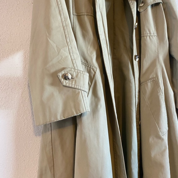 Vintage Rain Trench Coat. - Picture 3 of 6
